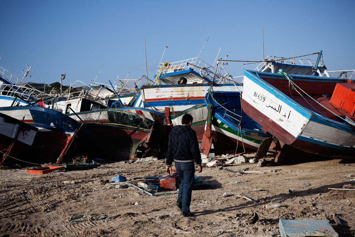 Le cimetière des bateaux de Lampedusa, où finissent toutes les épaves des chalutiers tunisiens.

