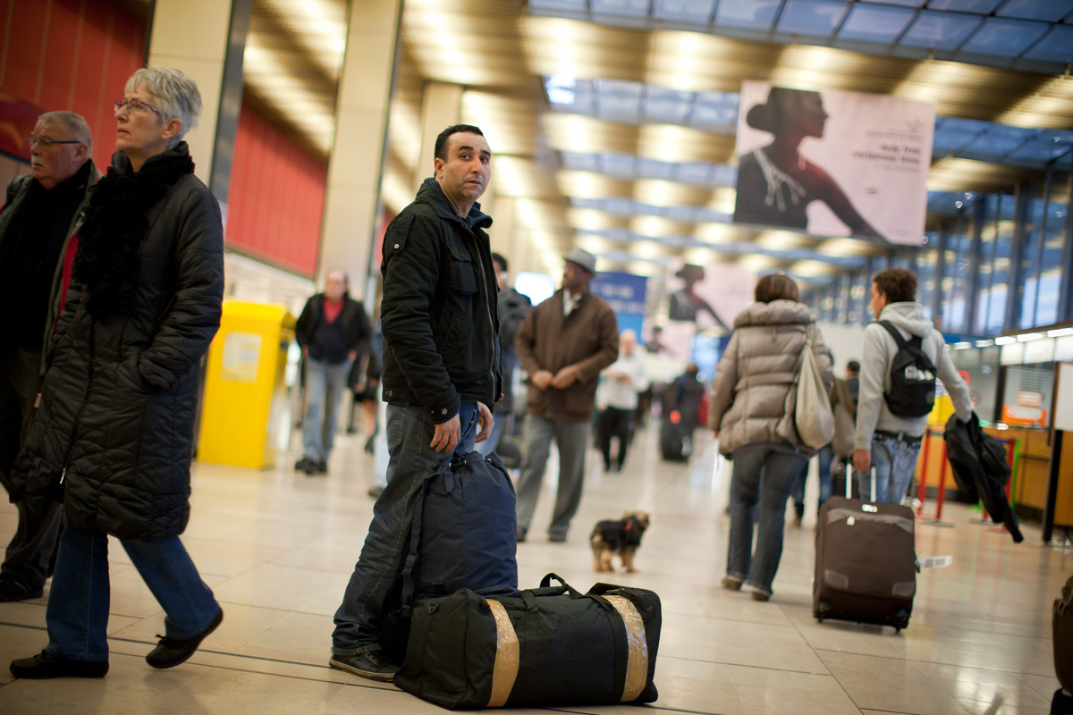 He decides to return to his country, receiving assistance for voluntary return. That means a plane ticket and a sum of 300 euros. 

