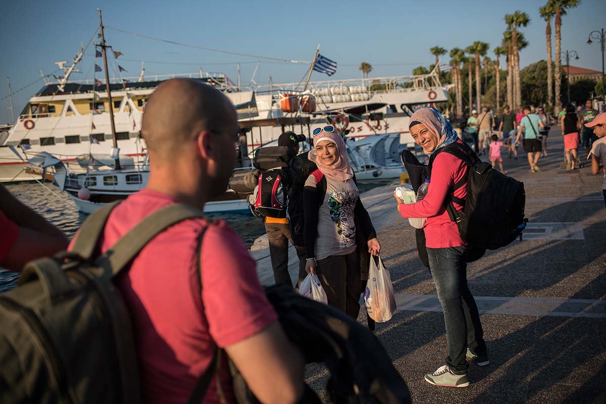 Kos, 2 Juillet 2015.
Ahmad, Jihan and leur groupe se dirige vers le ferry qui doit les conduire au continent grec.