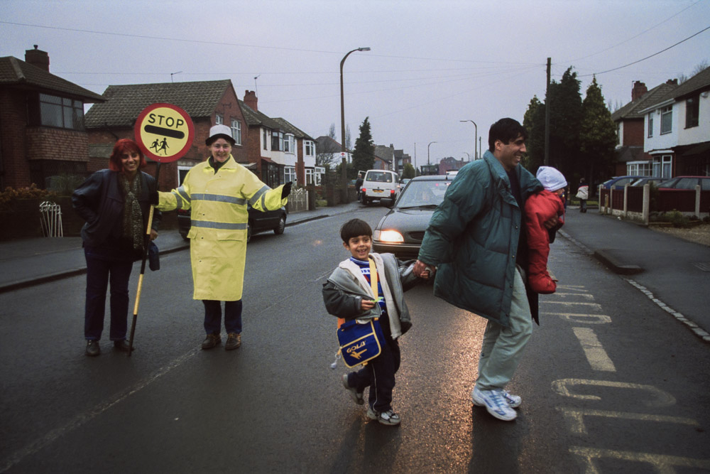 Meïssam va à l’école maternelle depuis 4 mois. 
Banlieue de Birmingham, mars 2002.


