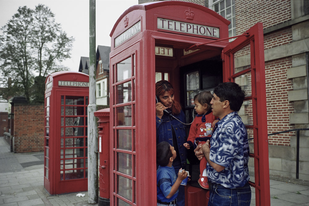 Akbar, Dana, Sunita et Meissam ont obtenu le statut de réfugiés politiques. 
Banlieue de Birmingham, octobre 2002.

