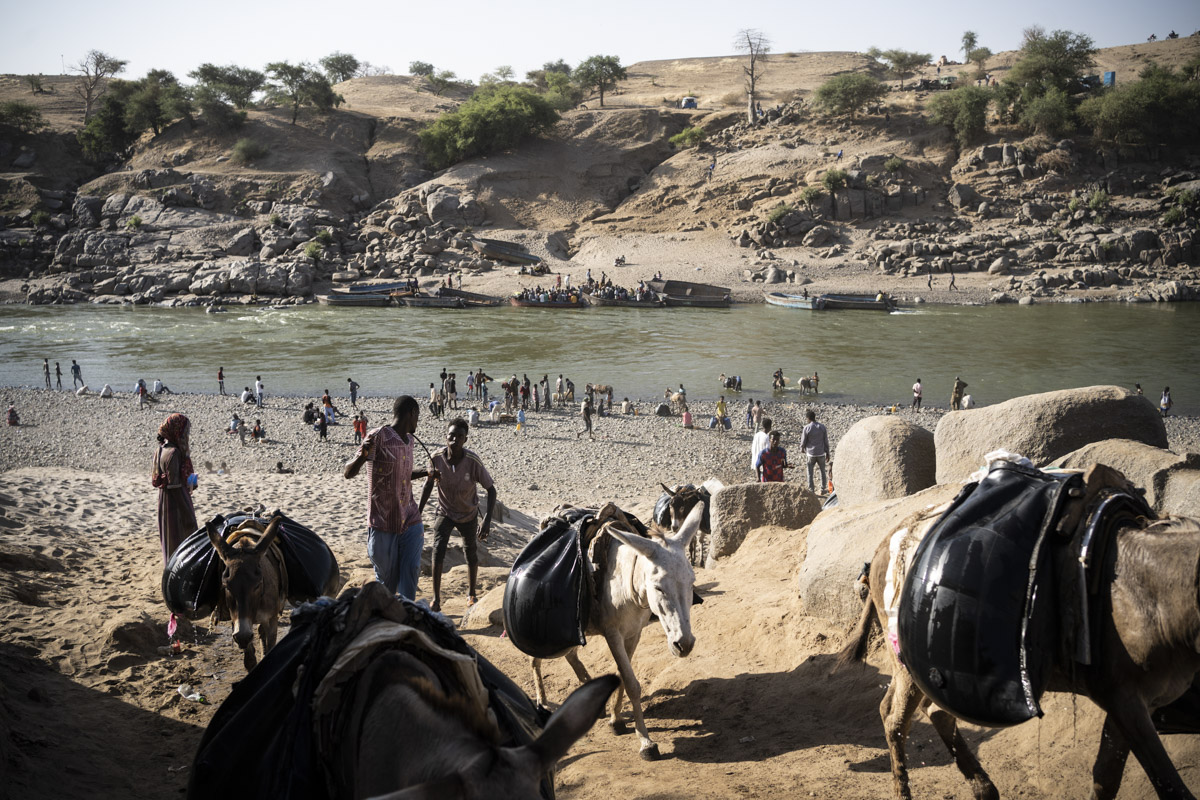 Tekeze river separates Ethiopia from Sudan. Tigray people walked for days to reach this point. They fled the fightings between the Tigray rebels and their Federal government. 