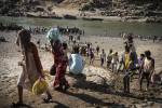 Tekeze river, separates Ethiopia from Sudan. Tigray people walk for days to reach this point. They fled a region in war against their Federal government. Boats brings a constant flow of newcomers who made their first step as refugee people. 